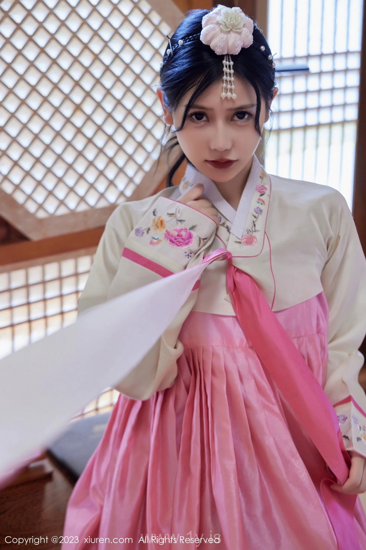XIUREN(秀人网) No.7564 Refined & Stylish Asian Diva 尹甜甜