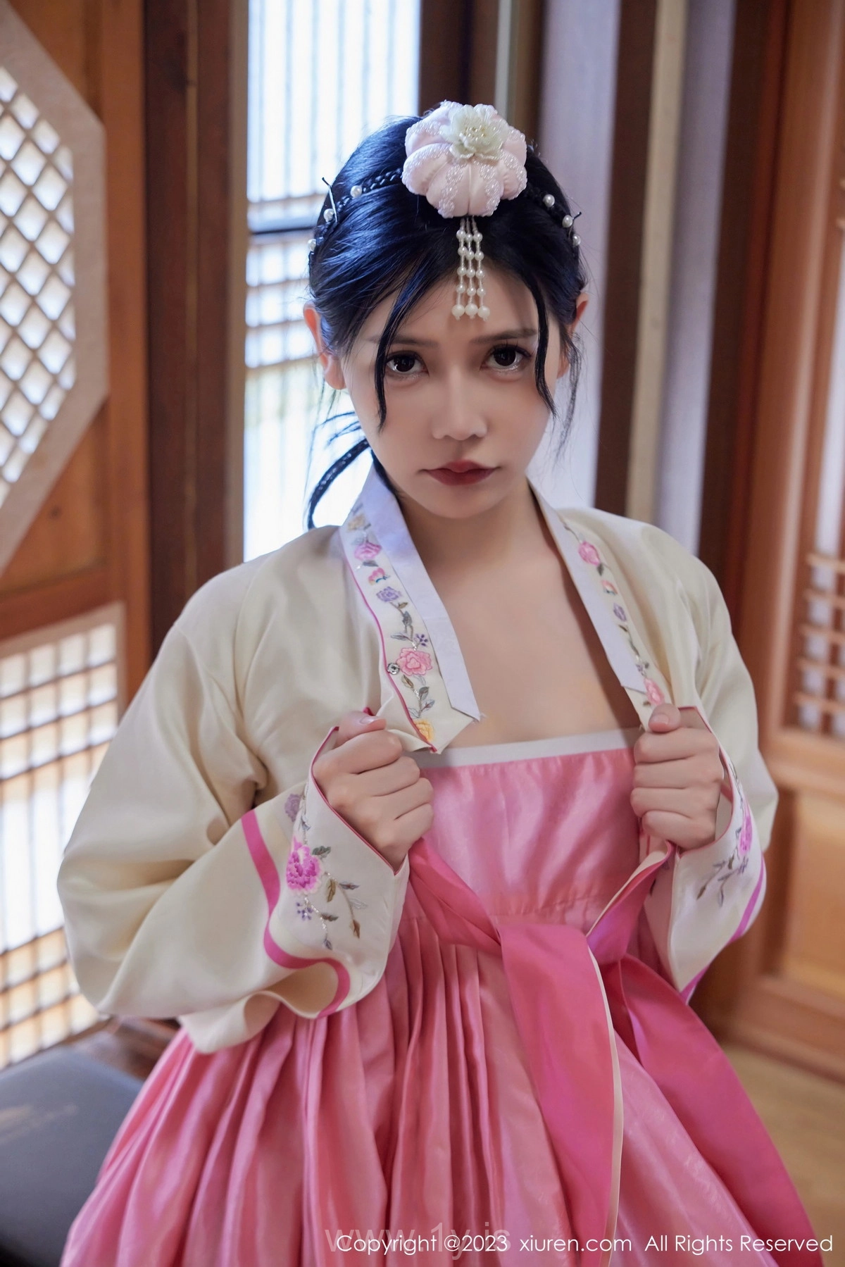 XIUREN(秀人网) No.7564 Refined & Stylish Asian Diva 尹甜甜