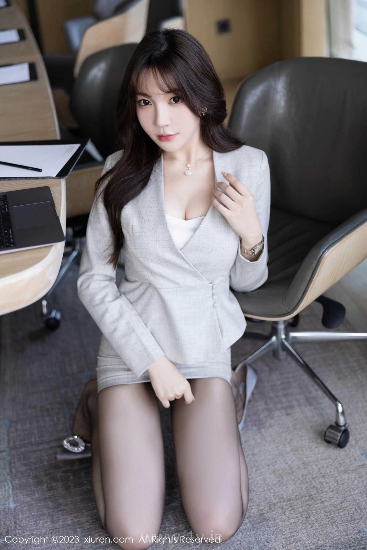 XIUREN(秀人网) No.7577 Pretty & Seductive Asian Dreamgirl 徐莉芝Booty