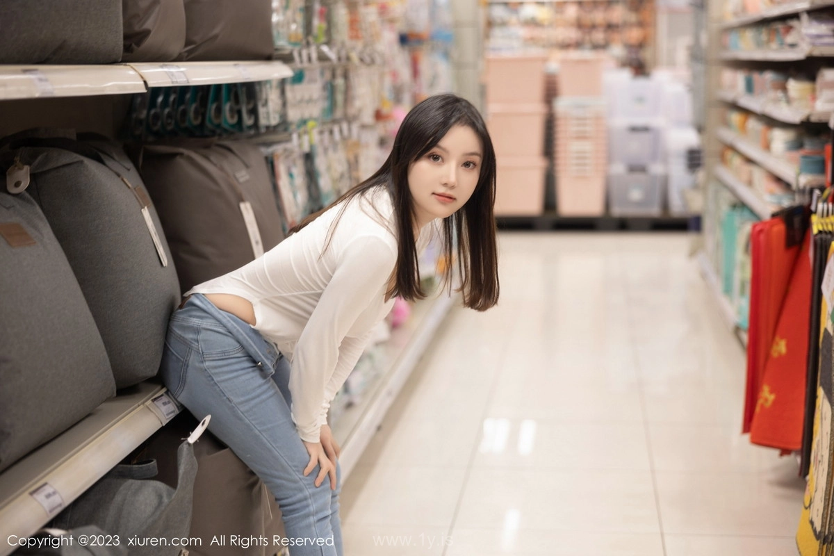XIUREN(秀人网) No.7616 Gorgeous & Playful Chinese Mature Princess 豆瓣醬