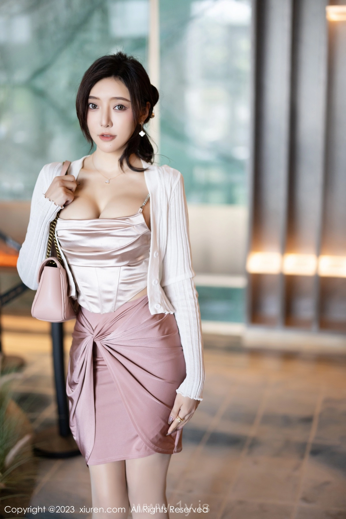 XIUREN(秀人网) No.7640 Hot & Innocent Chinese Enchantress 王馨瑤yanni