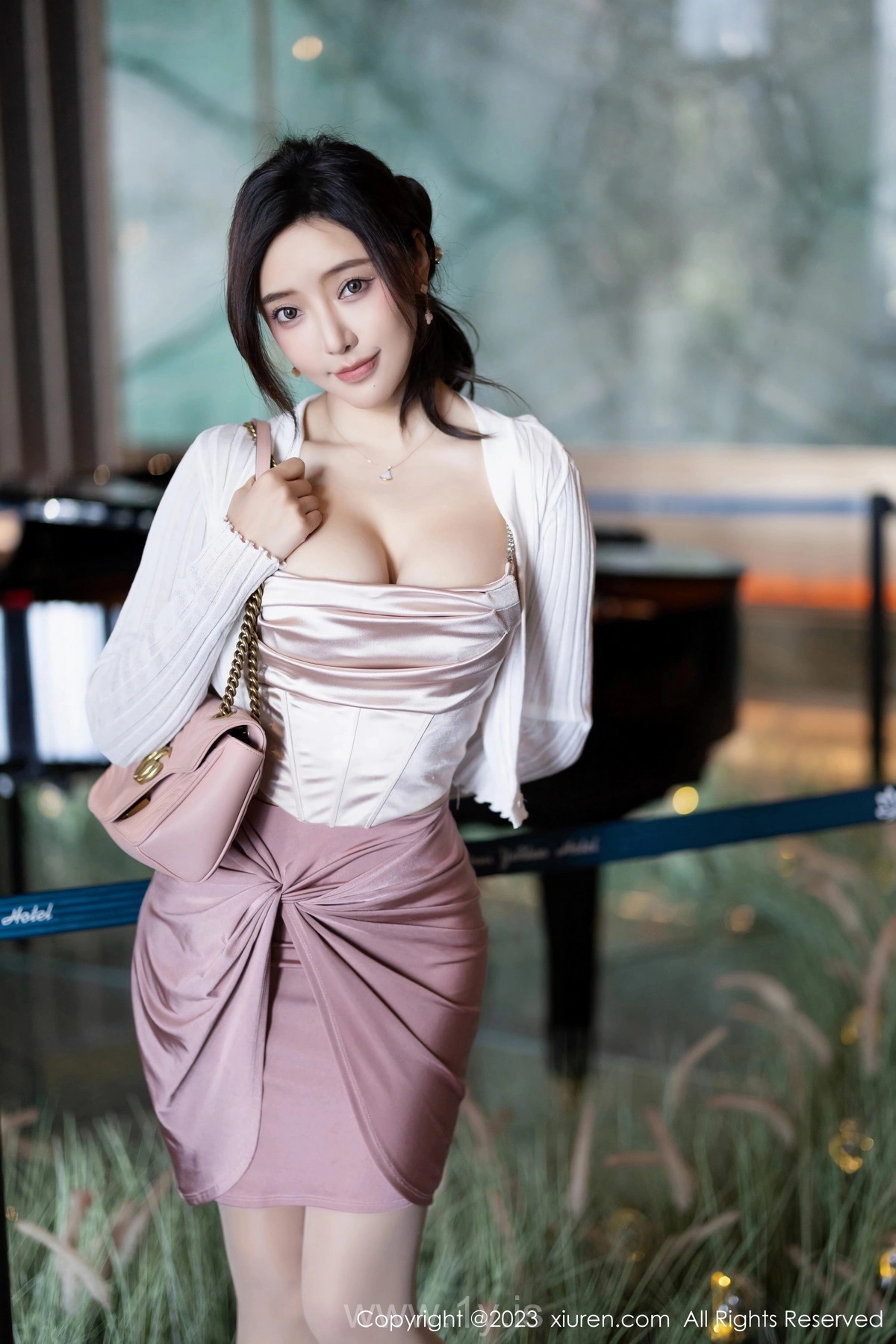 XIUREN(秀人网) No.7640 Hot & Innocent Chinese Enchantress 王馨瑤yanni