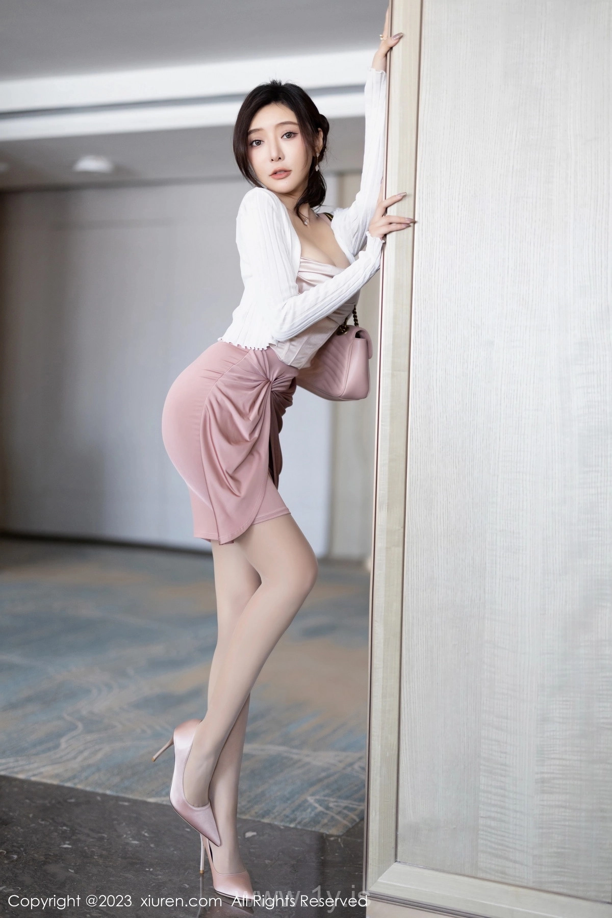 XIUREN(秀人网) No.7640 Hot & Innocent Chinese Enchantress 王馨瑤yanni