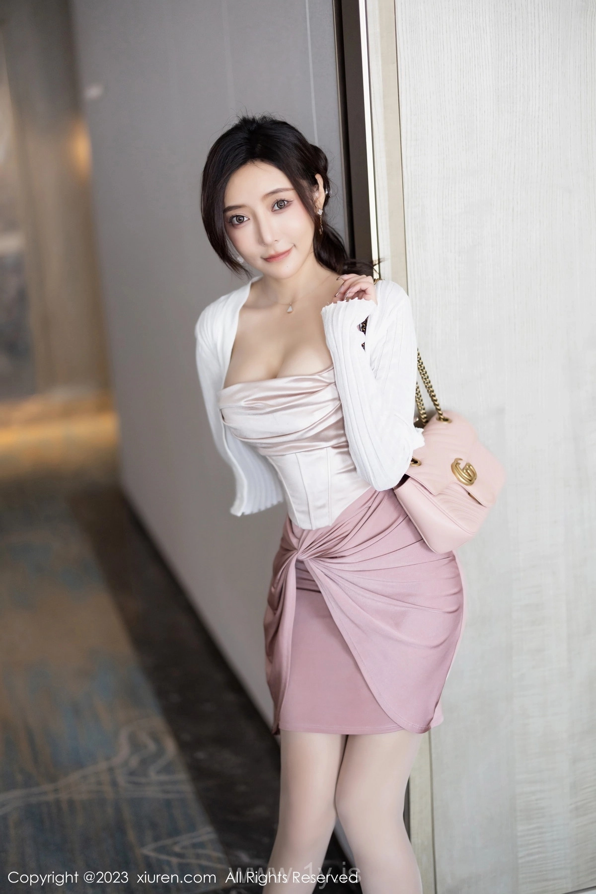 XIUREN(秀人网) No.7640 Hot & Innocent Chinese Enchantress 王馨瑤yanni