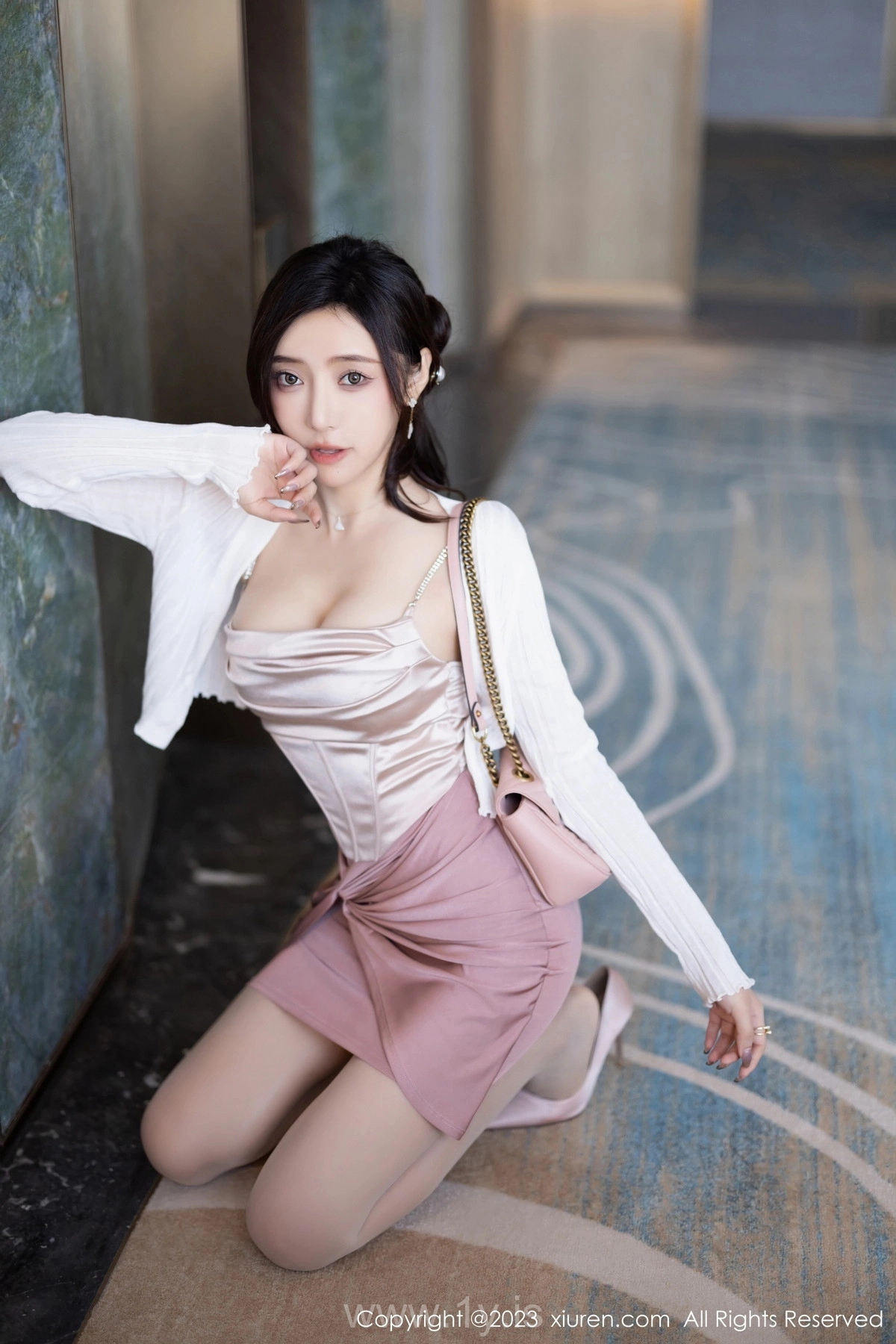 XIUREN(秀人网) No.7640 Hot & Innocent Chinese Enchantress 王馨瑤yanni
