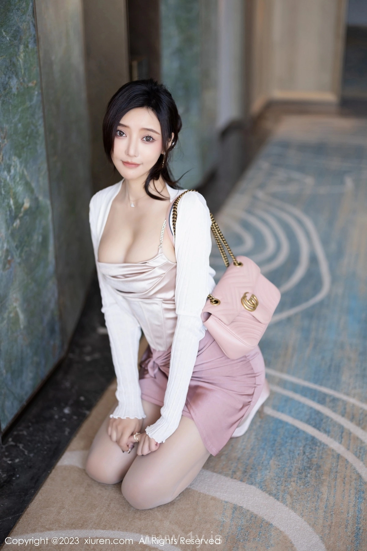 XIUREN(秀人网) No.7640 Hot & Innocent Chinese Enchantress 王馨瑤yanni