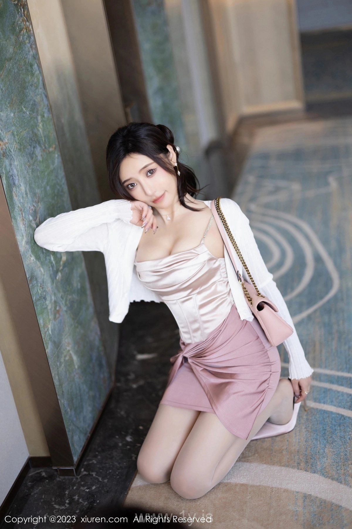 XIUREN(秀人网) No.7640 Hot & Innocent Chinese Enchantress 王馨瑤yanni