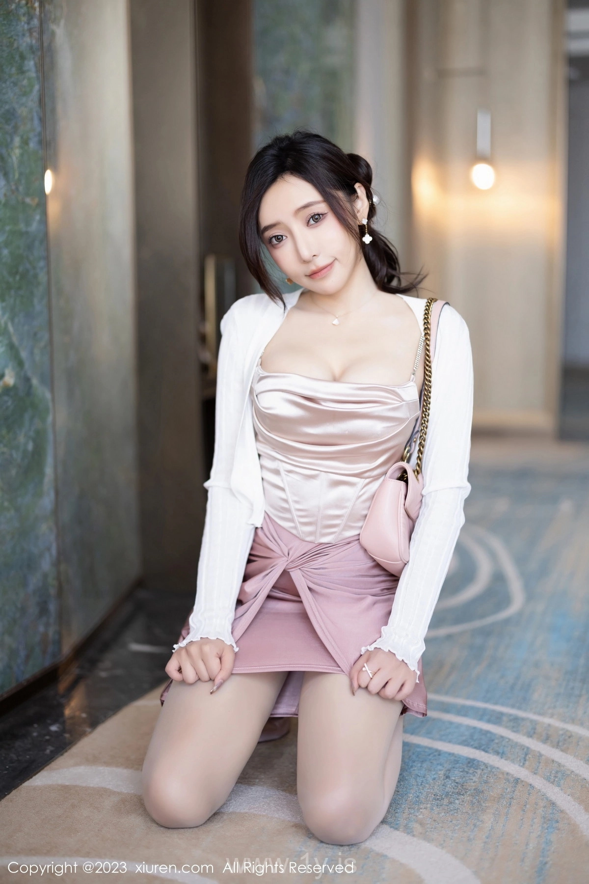 XIUREN(秀人网) No.7640 Hot & Innocent Chinese Enchantress 王馨瑤yanni
