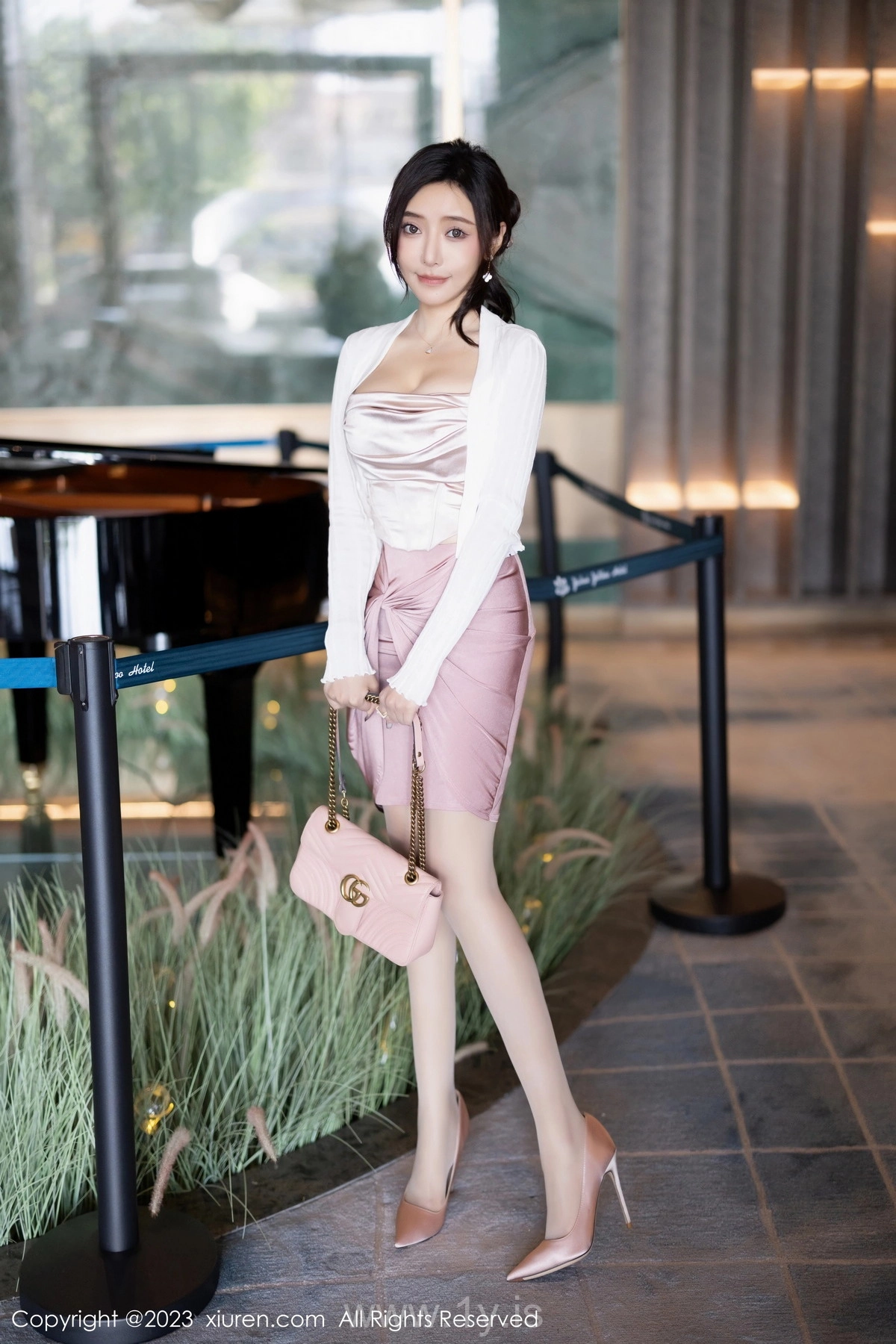 XIUREN(秀人网) No.7640 Hot & Innocent Chinese Enchantress 王馨瑤yanni