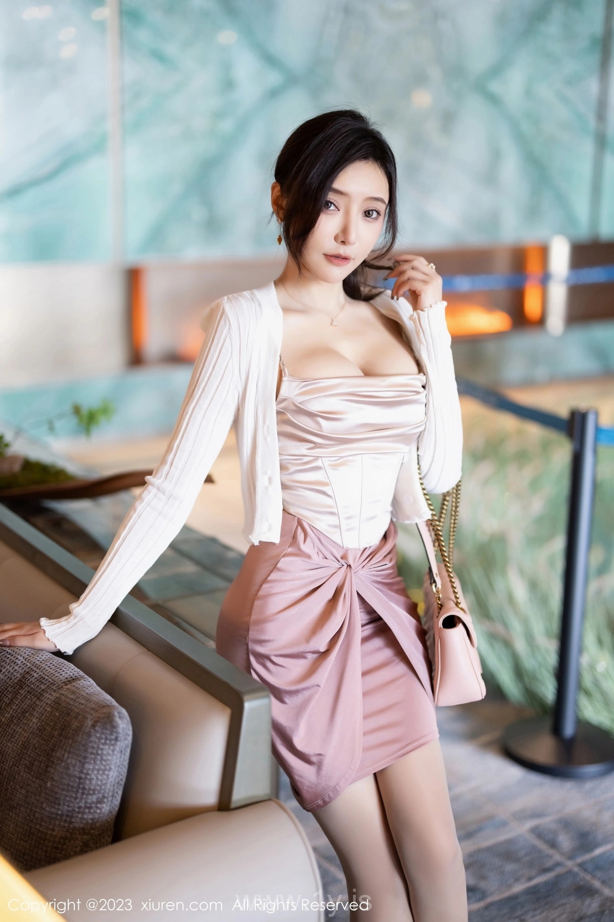XIUREN(秀人网) No.7640 Hot & Innocent Chinese Enchantress 王馨瑤yanni