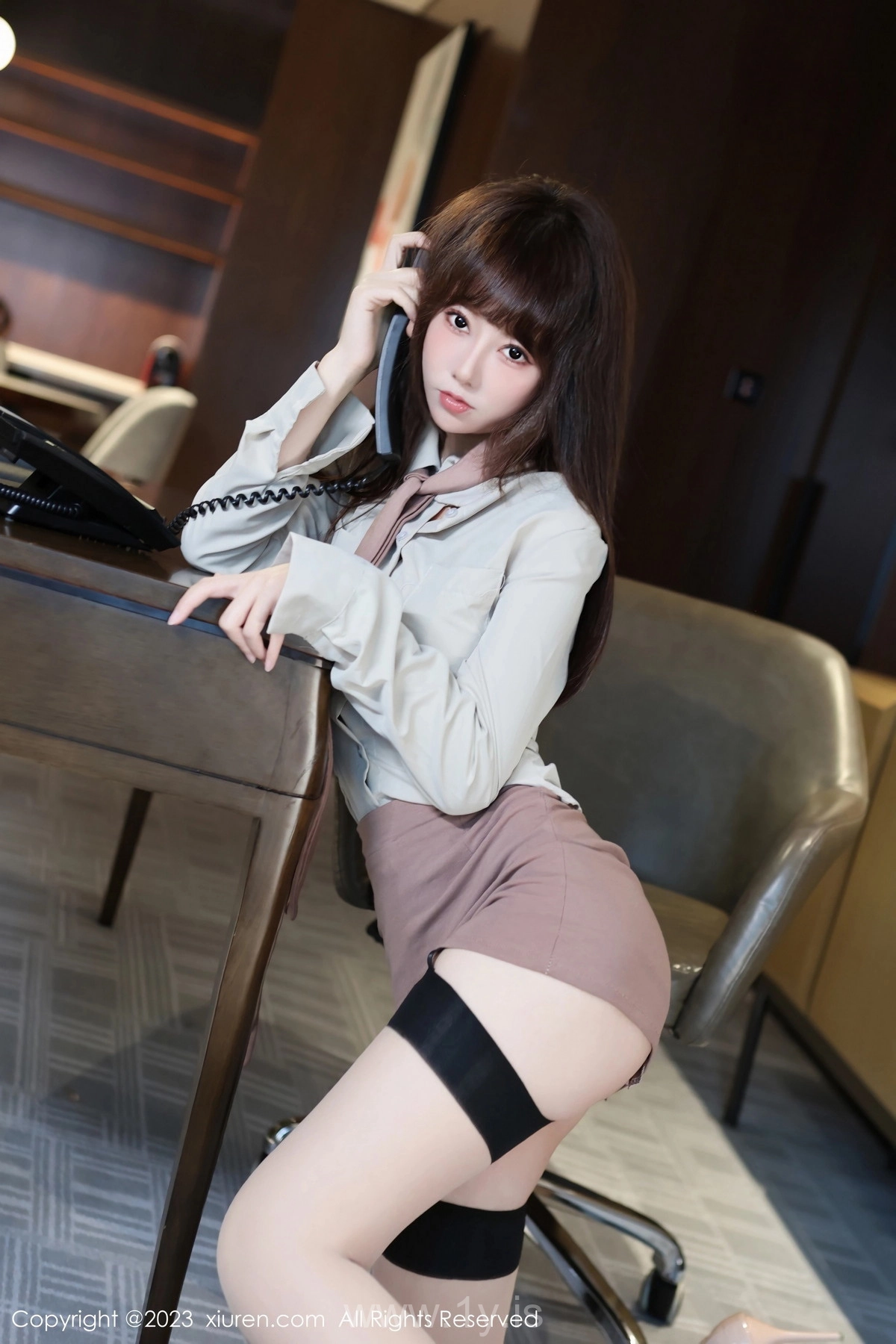 XIUREN(秀人网) No.7643 Vivacious Asian Cougar 白笑笑
