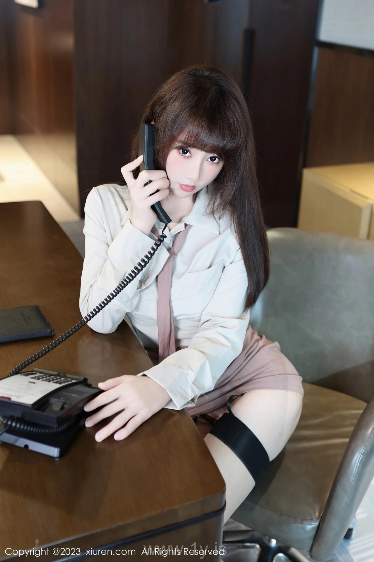 XIUREN(秀人网) No.7643 Vivacious Asian Cougar 白笑笑