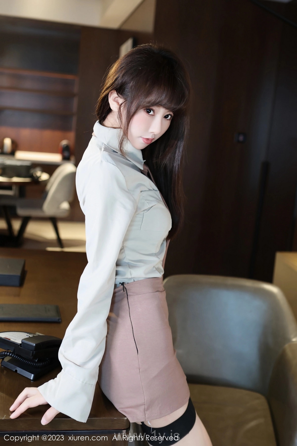 XIUREN(秀人网) No.7643 Vivacious Asian Cougar 白笑笑