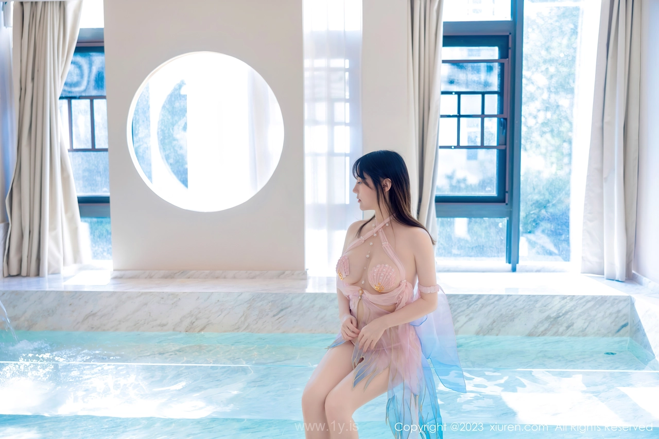 XIUREN(秀人网) No.7650 Refined & Trendy Chinese Cutie 豆瓣酱泳池场景性感写真