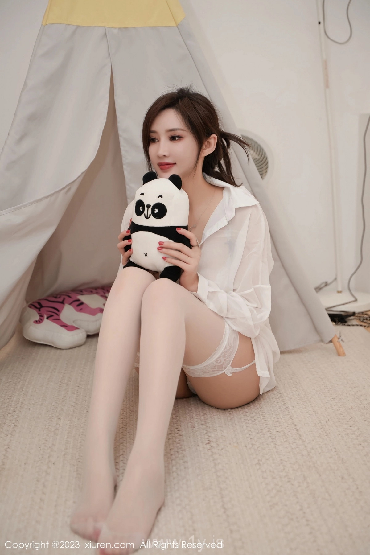 XIUREN(秀人网) No.7672 Appealing Asian Cougar Carol周妍希