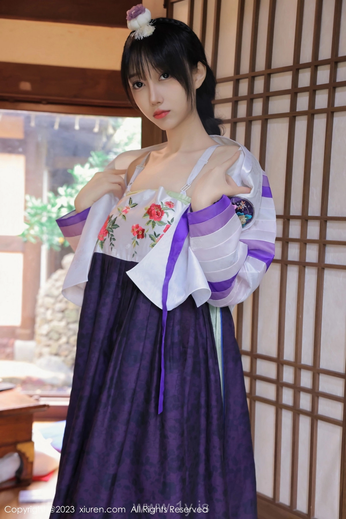 XIUREN(秀人网) No.7677 Delightful Asian Cougar 玥兒玥er