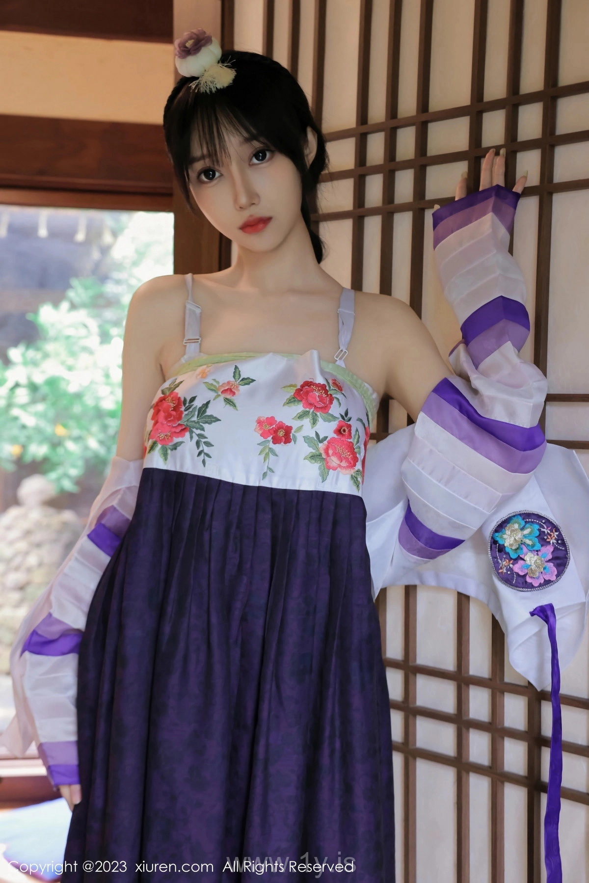 XIUREN(秀人网) No.7677 Delightful Asian Cougar 玥兒玥er