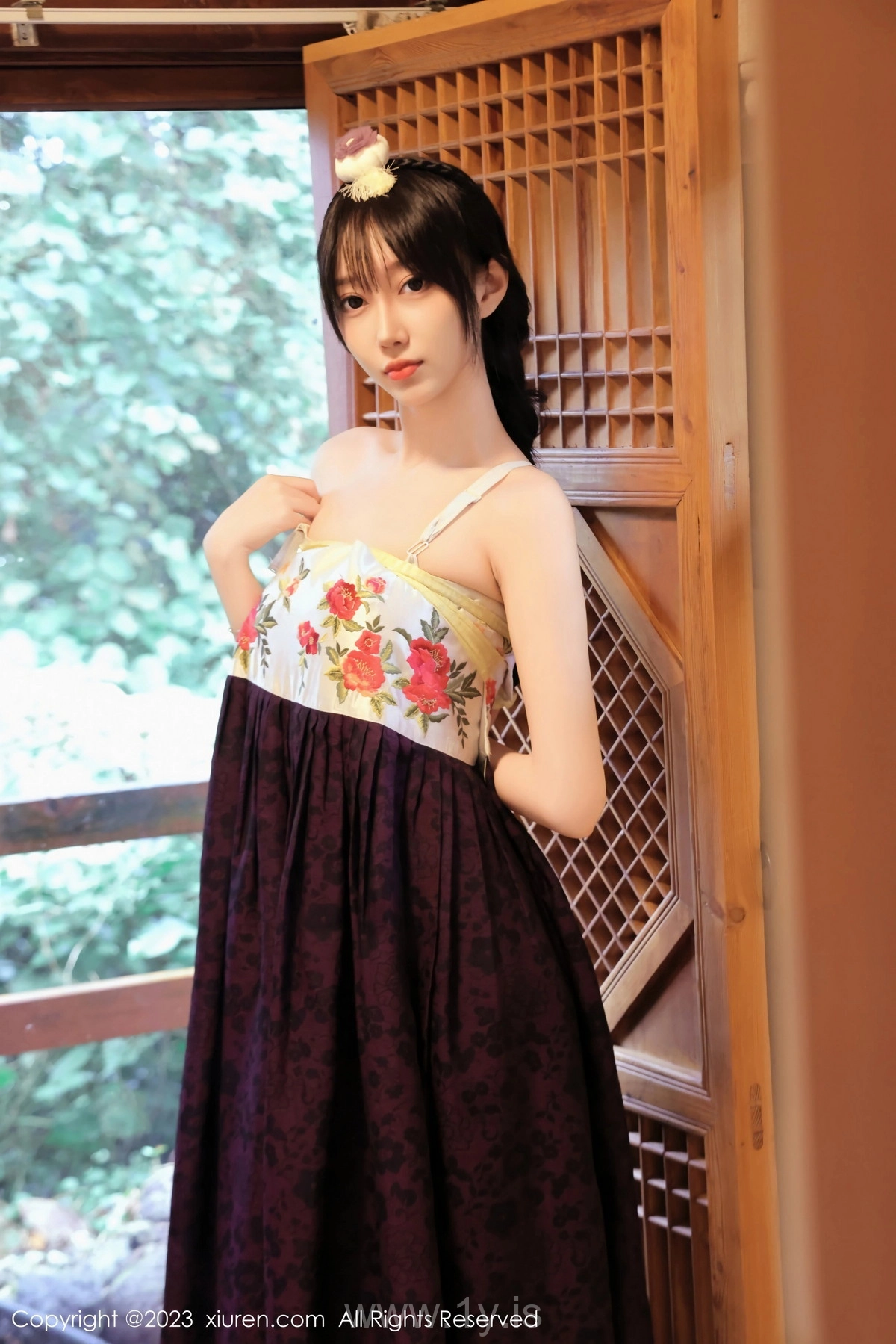 XIUREN(秀人网) No.7677 Delightful Asian Cougar 玥兒玥er