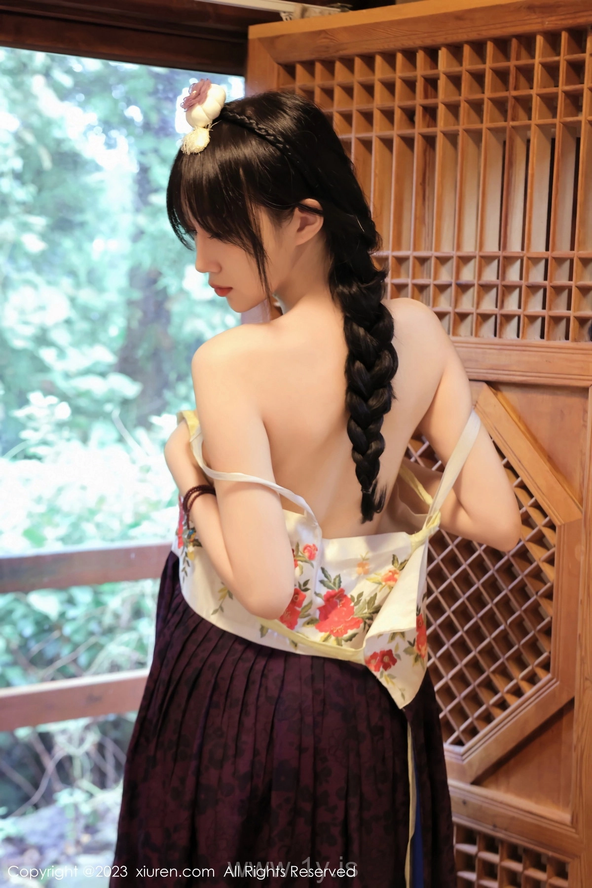 XIUREN(秀人网) No.7677 Delightful Asian Cougar 玥兒玥er