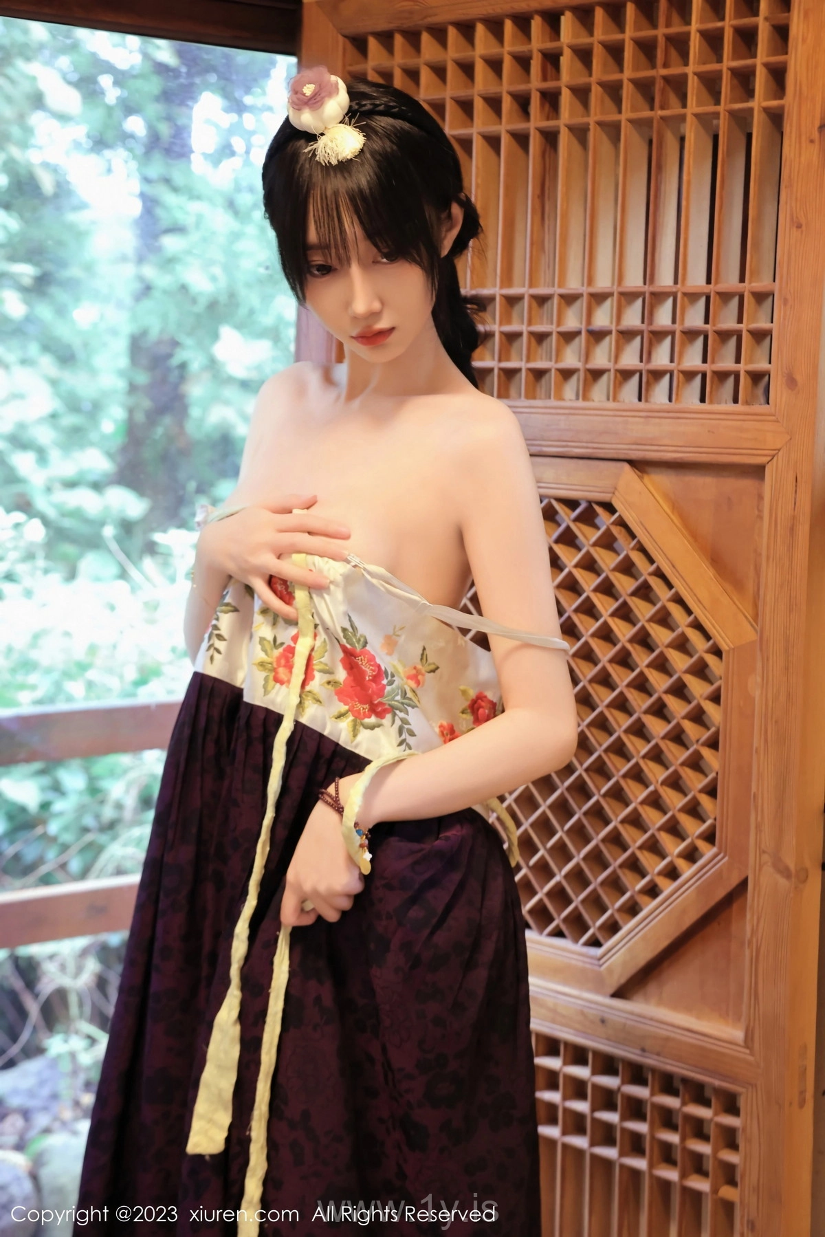 XIUREN(秀人网) No.7677 Delightful Asian Cougar 玥兒玥er