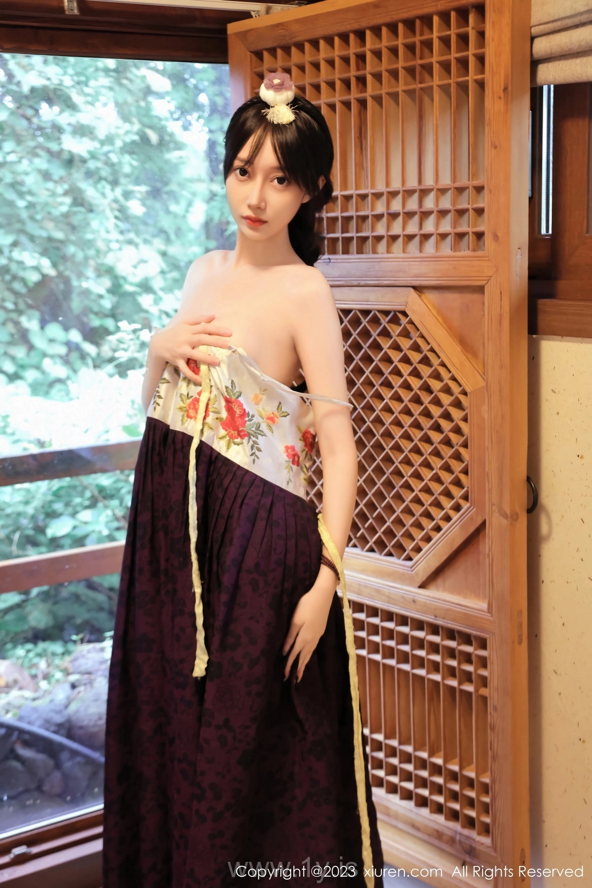 XIUREN(秀人网) No.7677 Delightful Asian Cougar 玥兒玥er