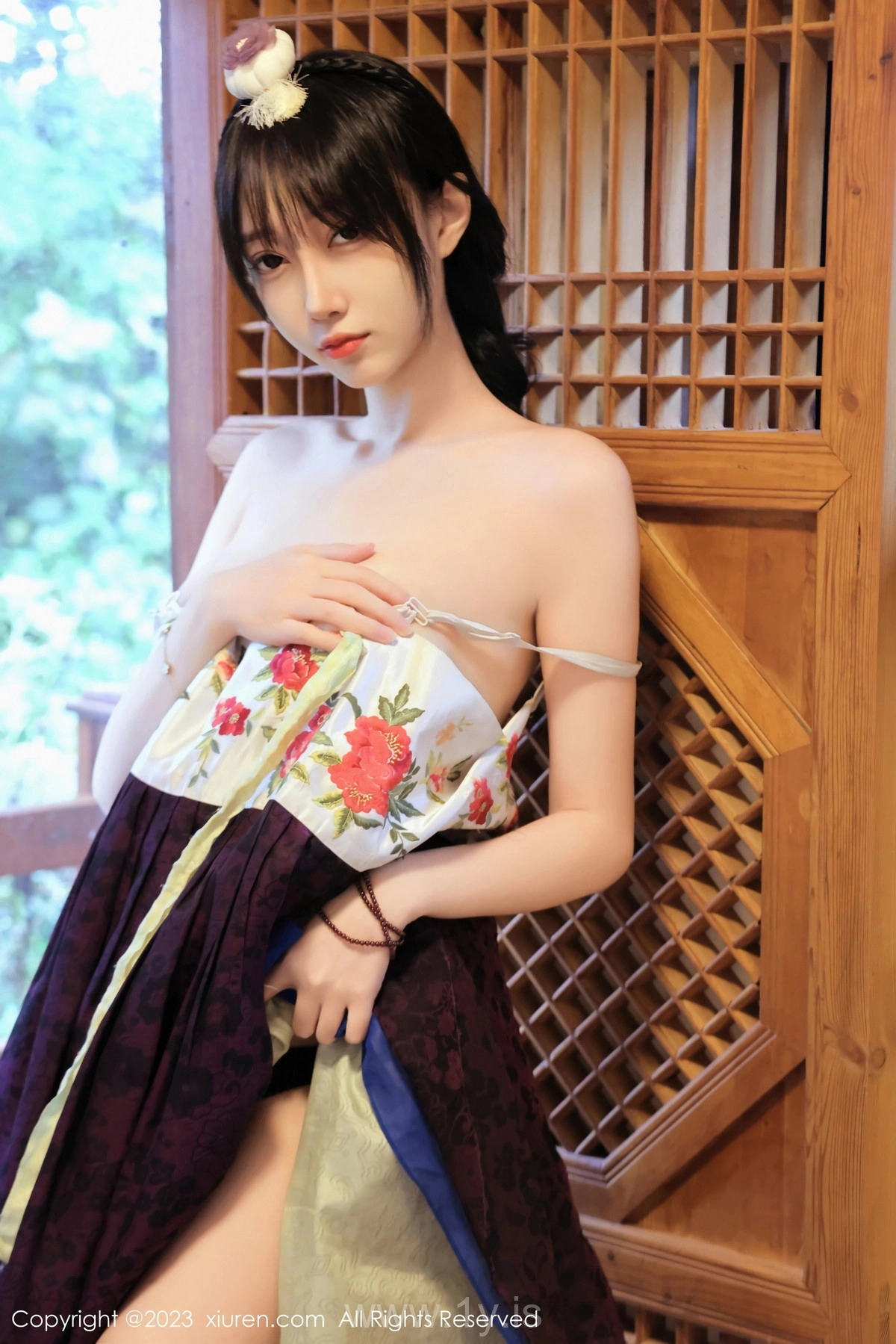 XIUREN(秀人网) No.7677 Delightful Asian Cougar 玥兒玥er
