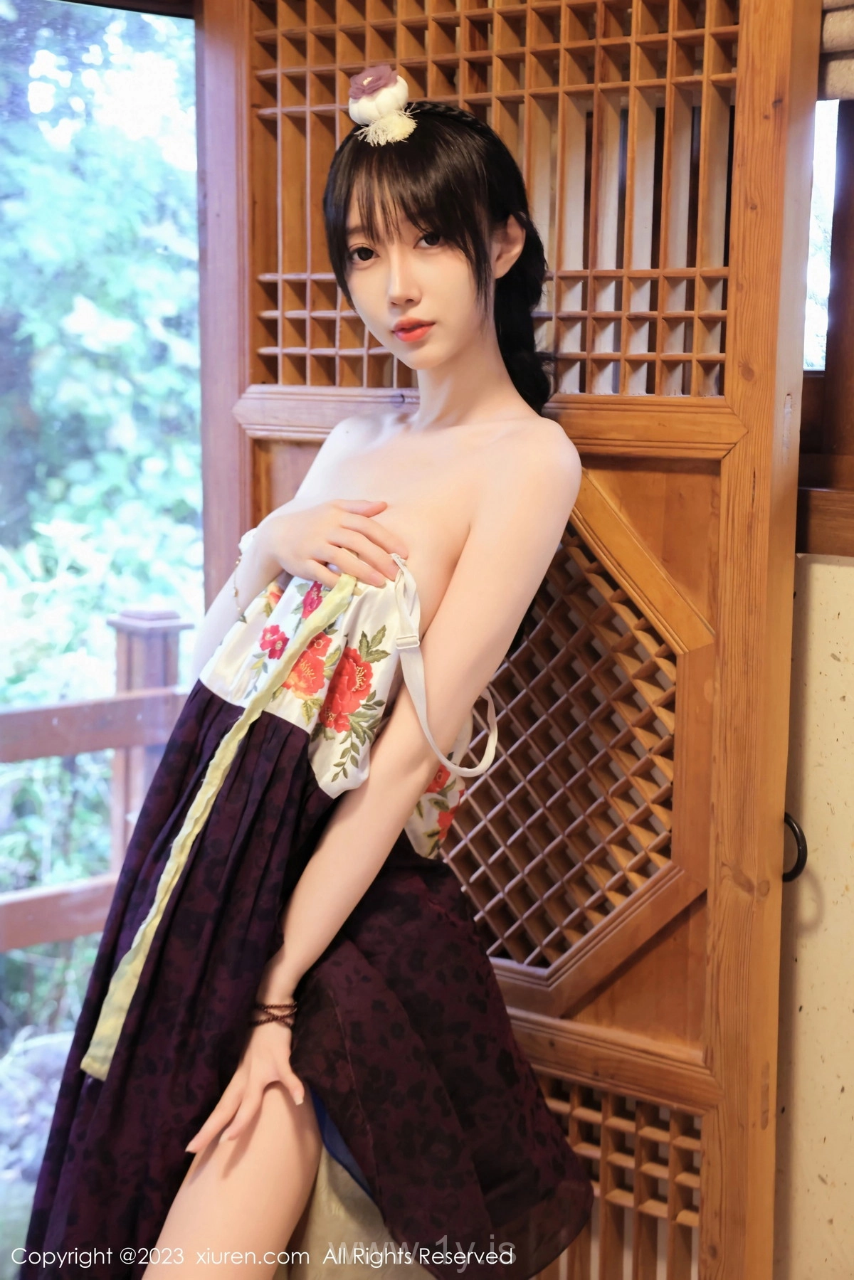 XIUREN(秀人网) No.7677 Delightful Asian Cougar 玥兒玥er