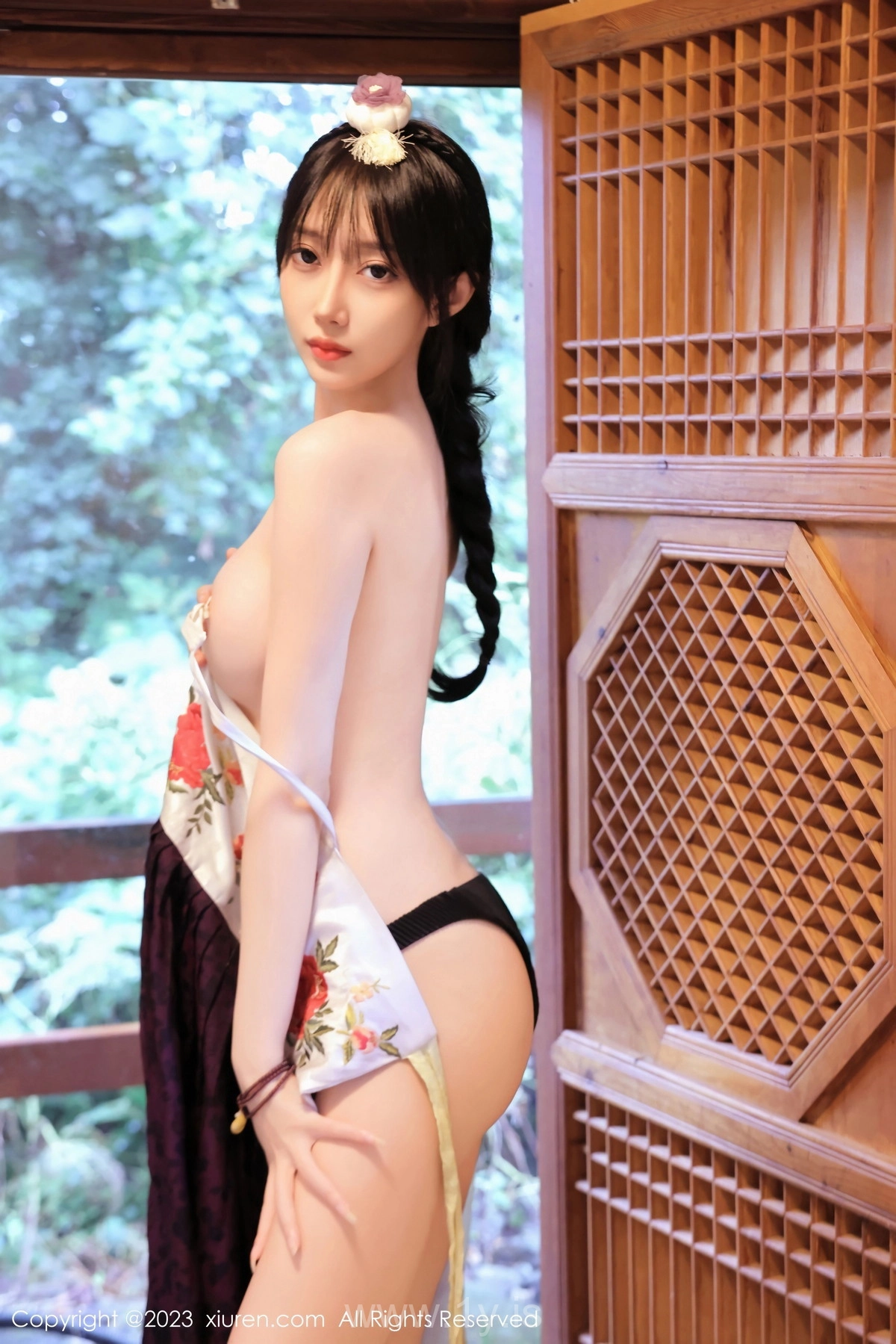 XIUREN(秀人网) No.7677 Delightful Asian Cougar 玥兒玥er