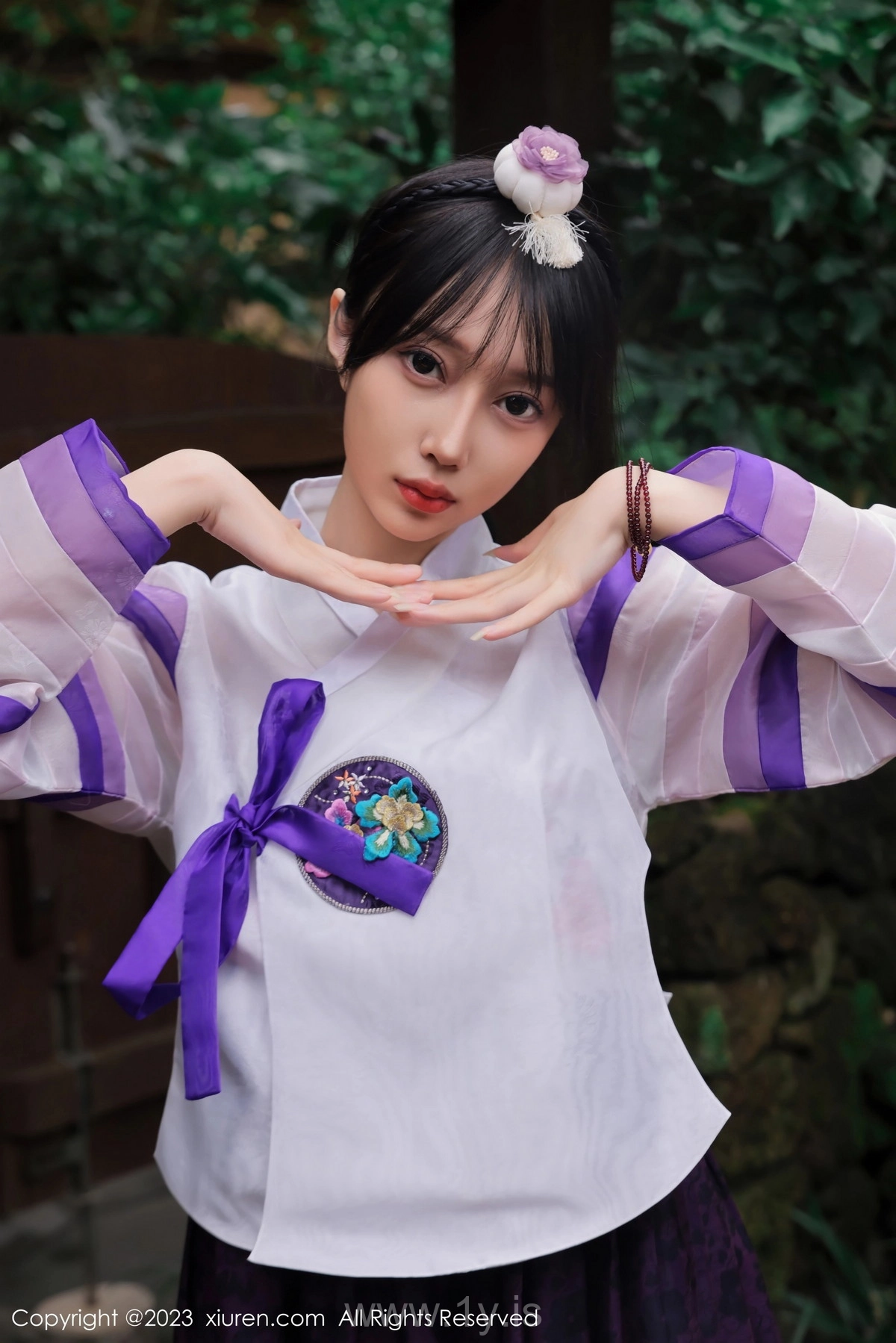 XIUREN(秀人网) No.7677 Delightful Asian Cougar 玥兒玥er