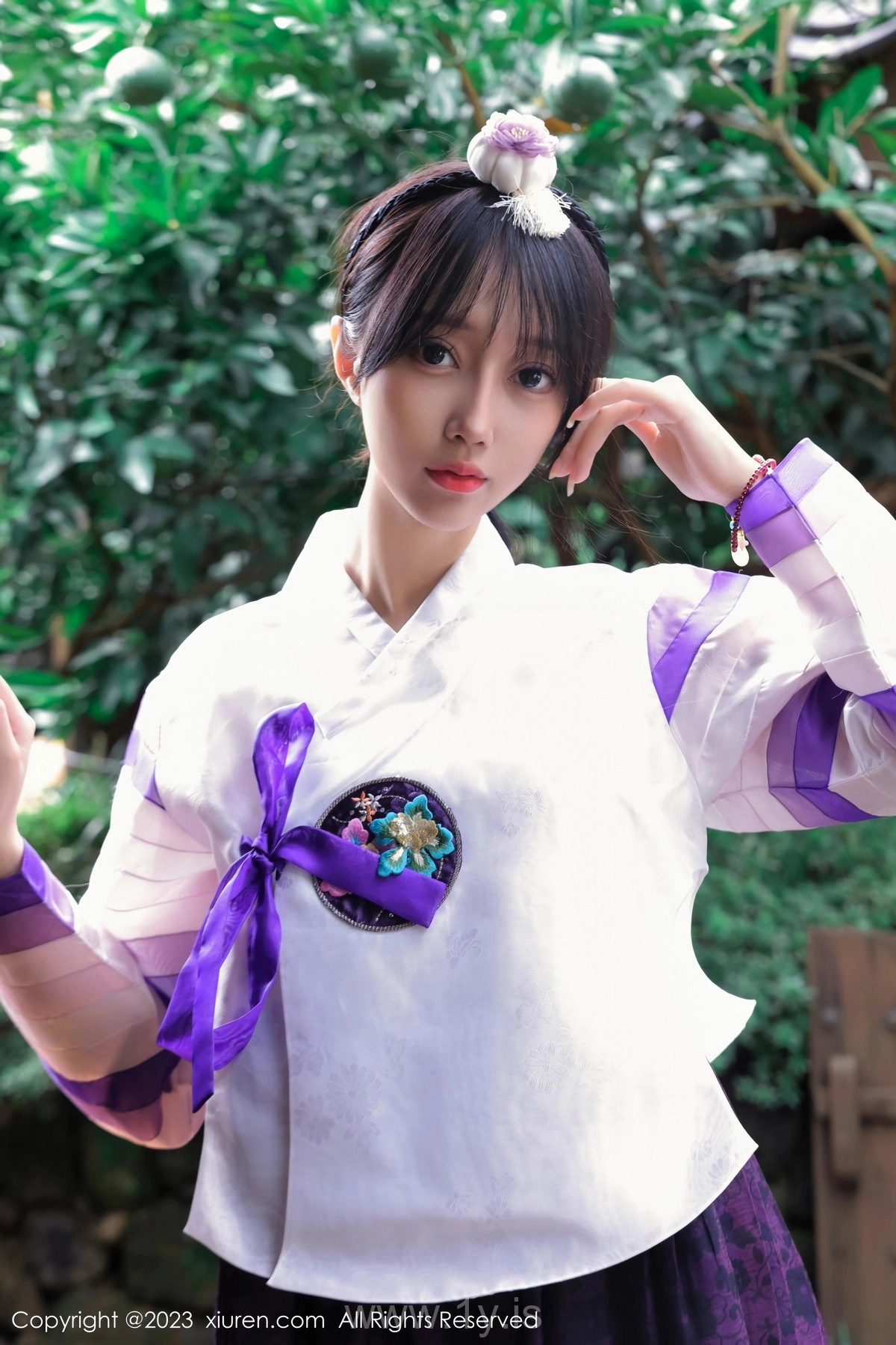 XIUREN(秀人网) No.7677 Delightful Asian Cougar 玥兒玥er