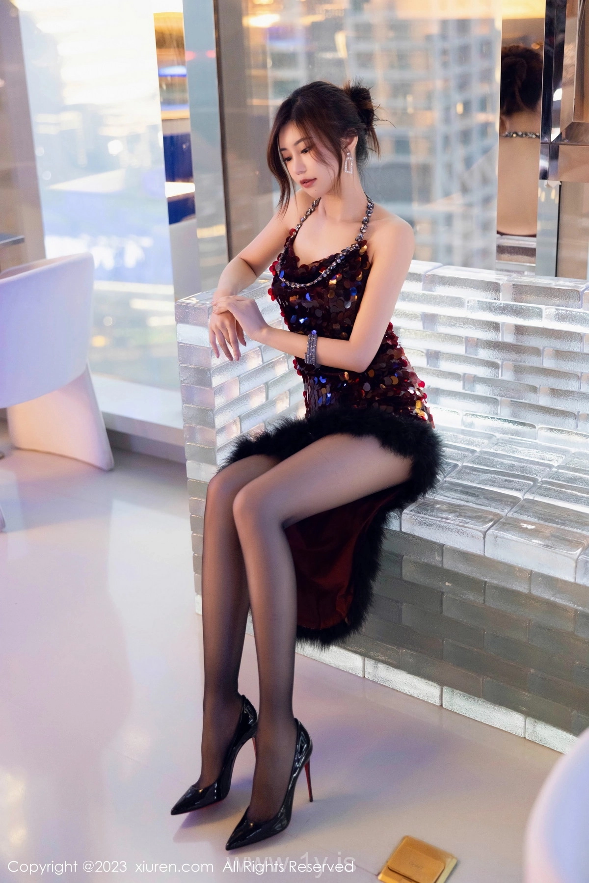 XIUREN(秀人网) No.7679 Refined & Adorable Asian Mature Princess 绮里嘉ula