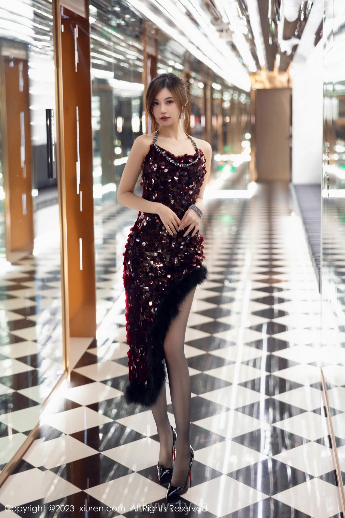 XIUREN(秀人网) No.7679 Refined & Adorable Asian Mature Princess 绮里嘉ula