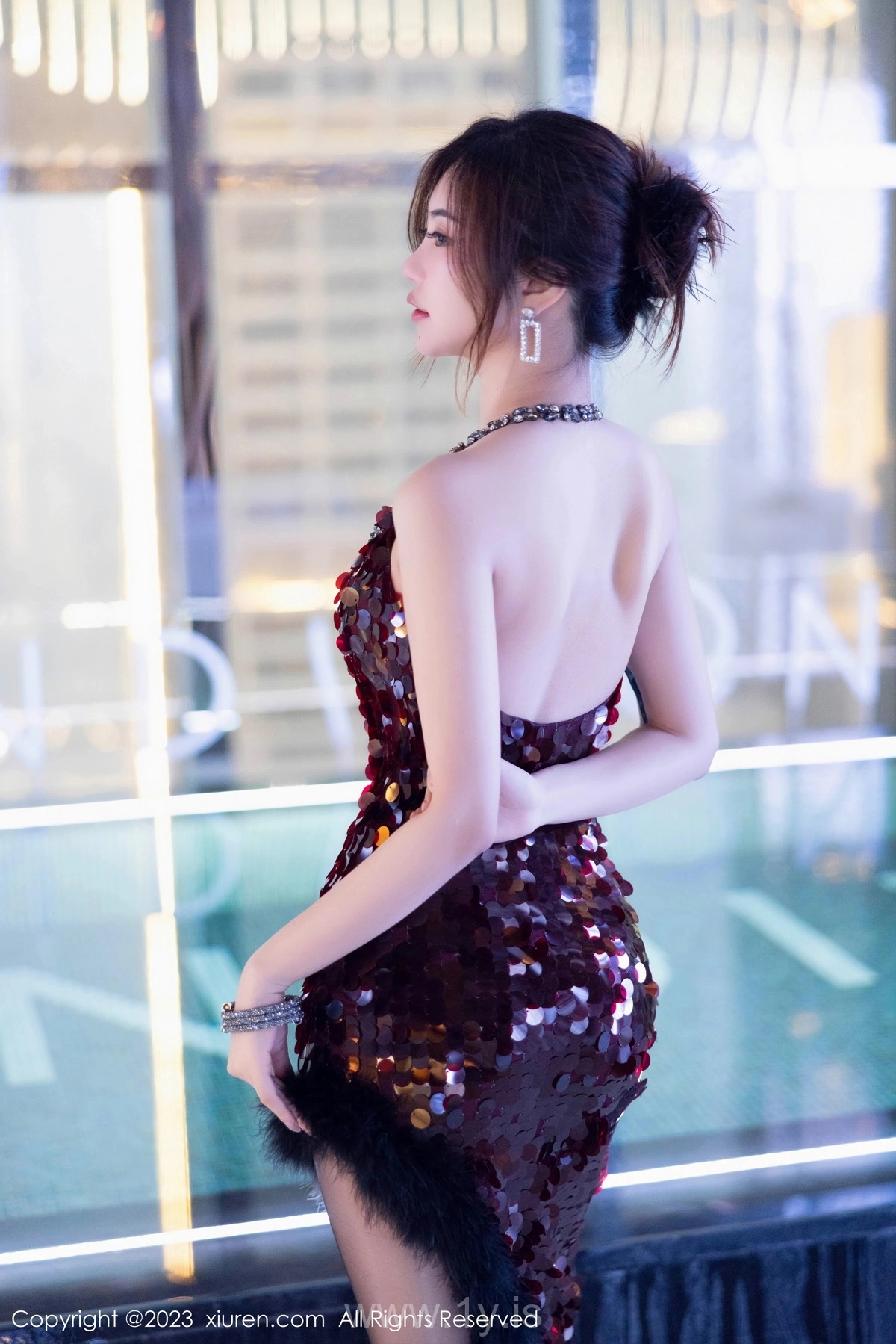 XIUREN(秀人网) No.7679 Refined & Adorable Asian Mature Princess 绮里嘉ula
