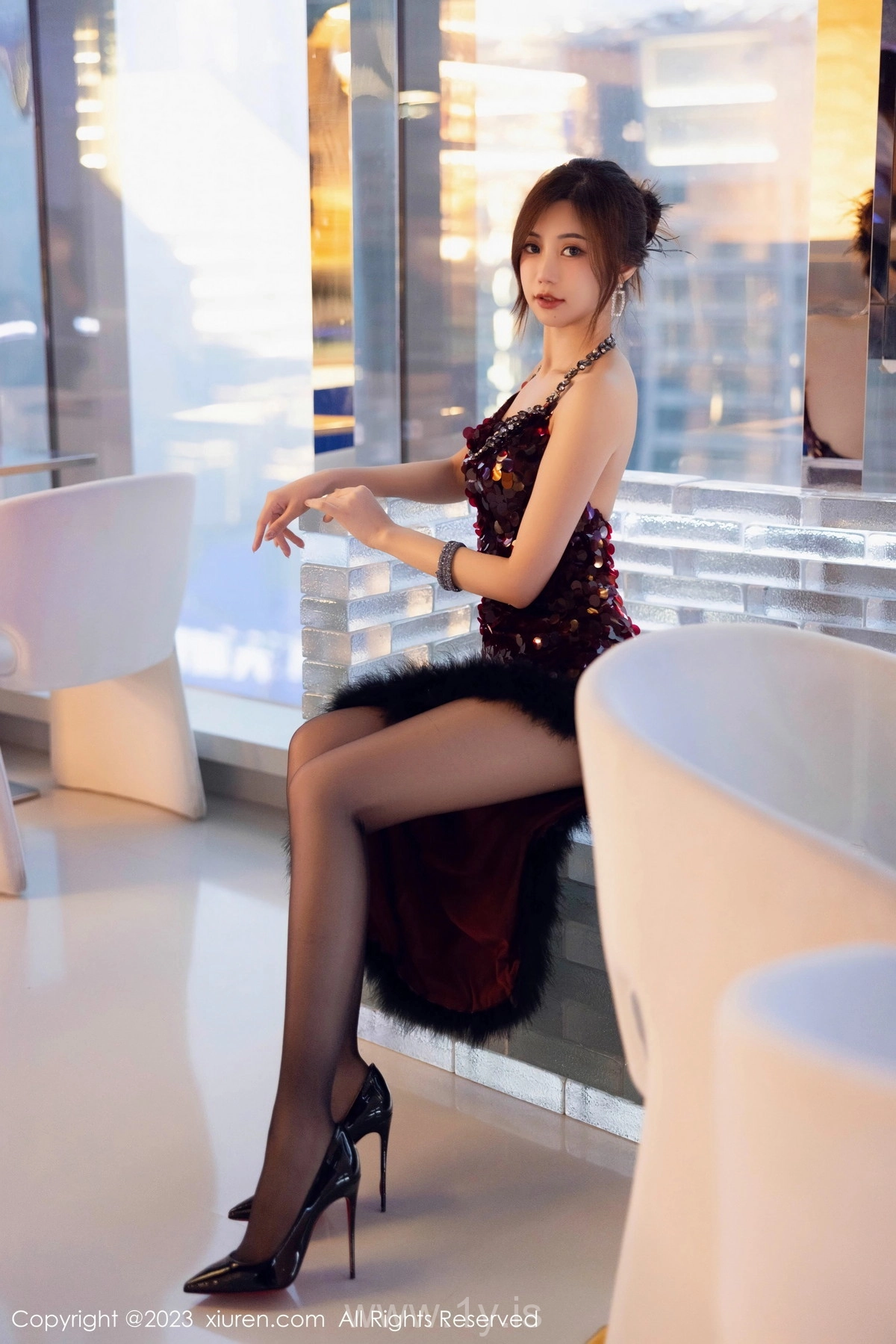 XIUREN(秀人网) No.7679 Refined & Adorable Asian Mature Princess 绮里嘉ula