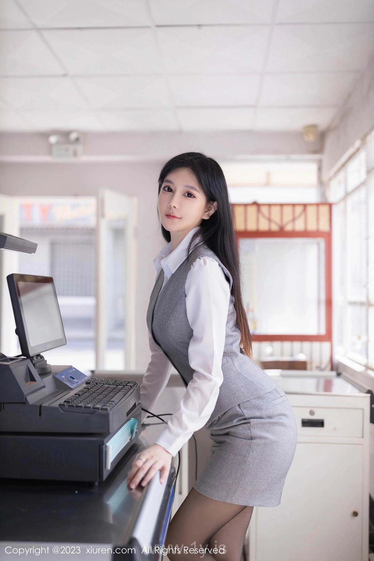XIUREN(秀人网) No.7684 Enchanting & Chic Asian Maiden 怮怮