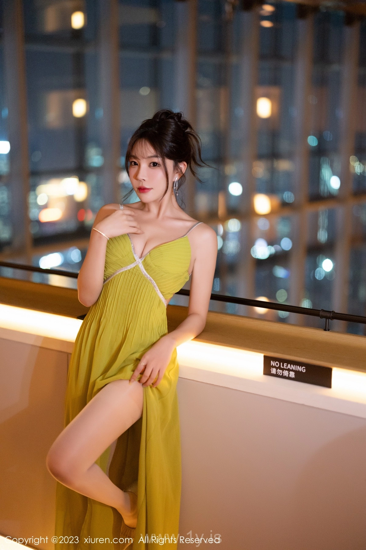 XIUREN(秀人网) No.7696 Slim Chinese Jade 徐莉芝Booty
