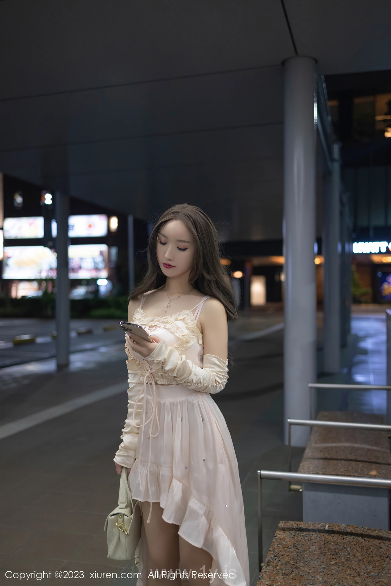 XIUREN(秀人网) No.7702 Elegant Chinese Homebody Girl 杏子Yada