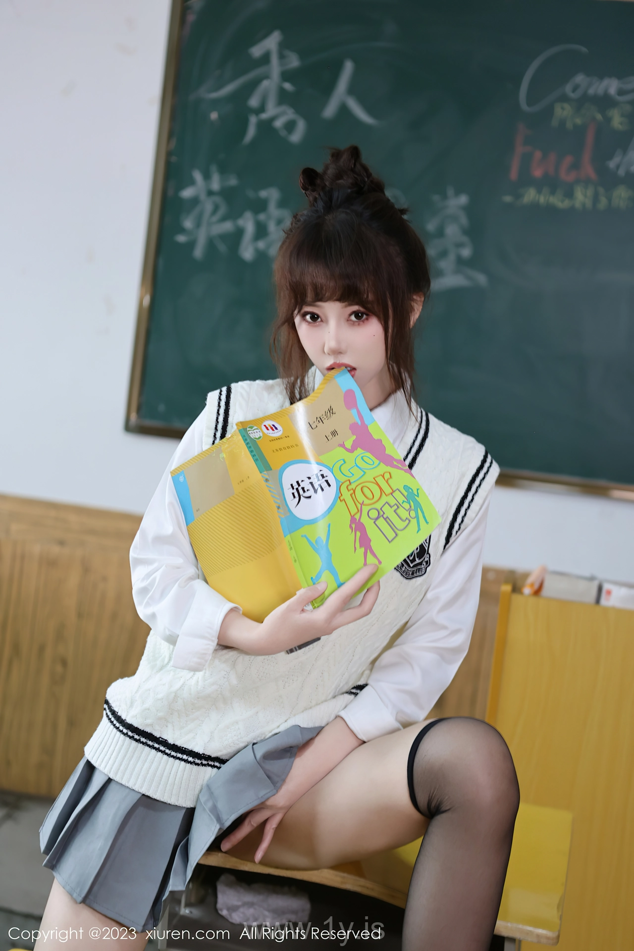 XIUREN(秀人网) No.7712 Breathtaking & Lovely Chinese Babe 白笑笑