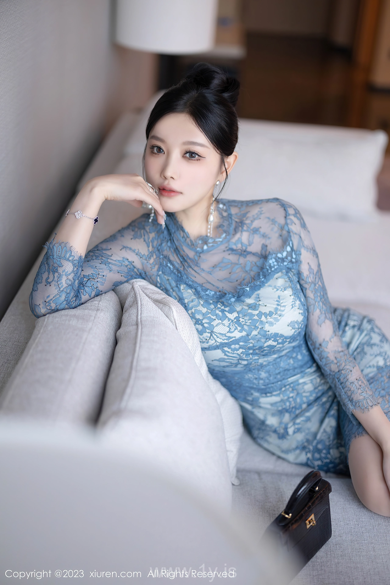 XIUREN(秀人网) No.7732 Ravishing & Good-looking Asian Cougar 杨晨晨Yome