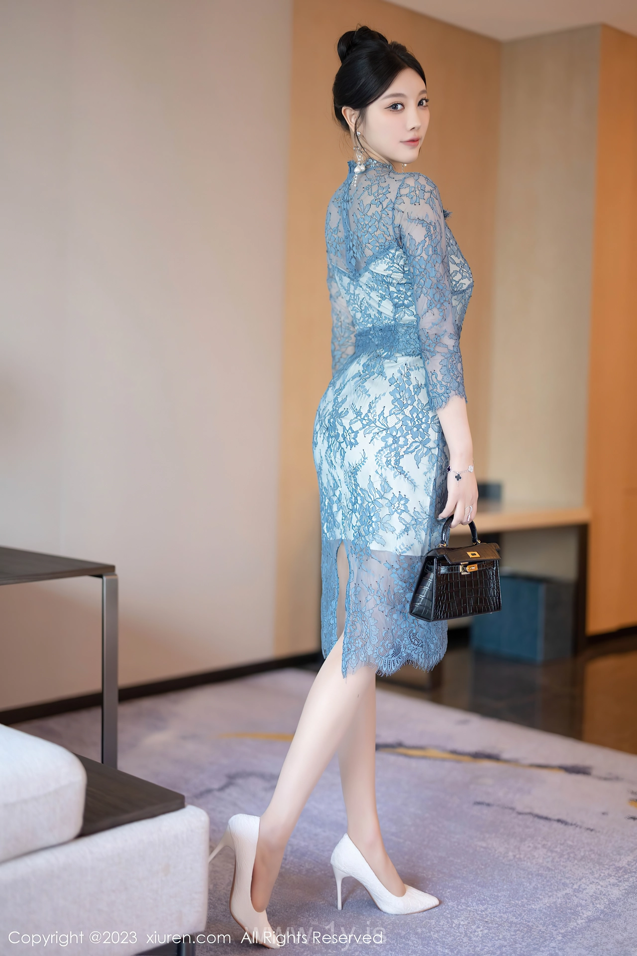 XIUREN(秀人网) No.7732 Ravishing & Good-looking Asian Cougar 杨晨晨Yome