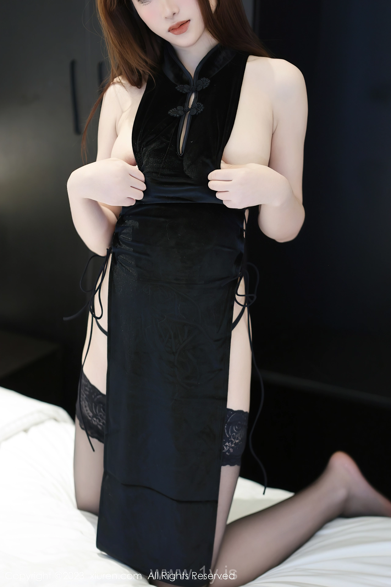 XIUREN(秀人网) No.7823 Sensuous Chinese Girl 月酱儿