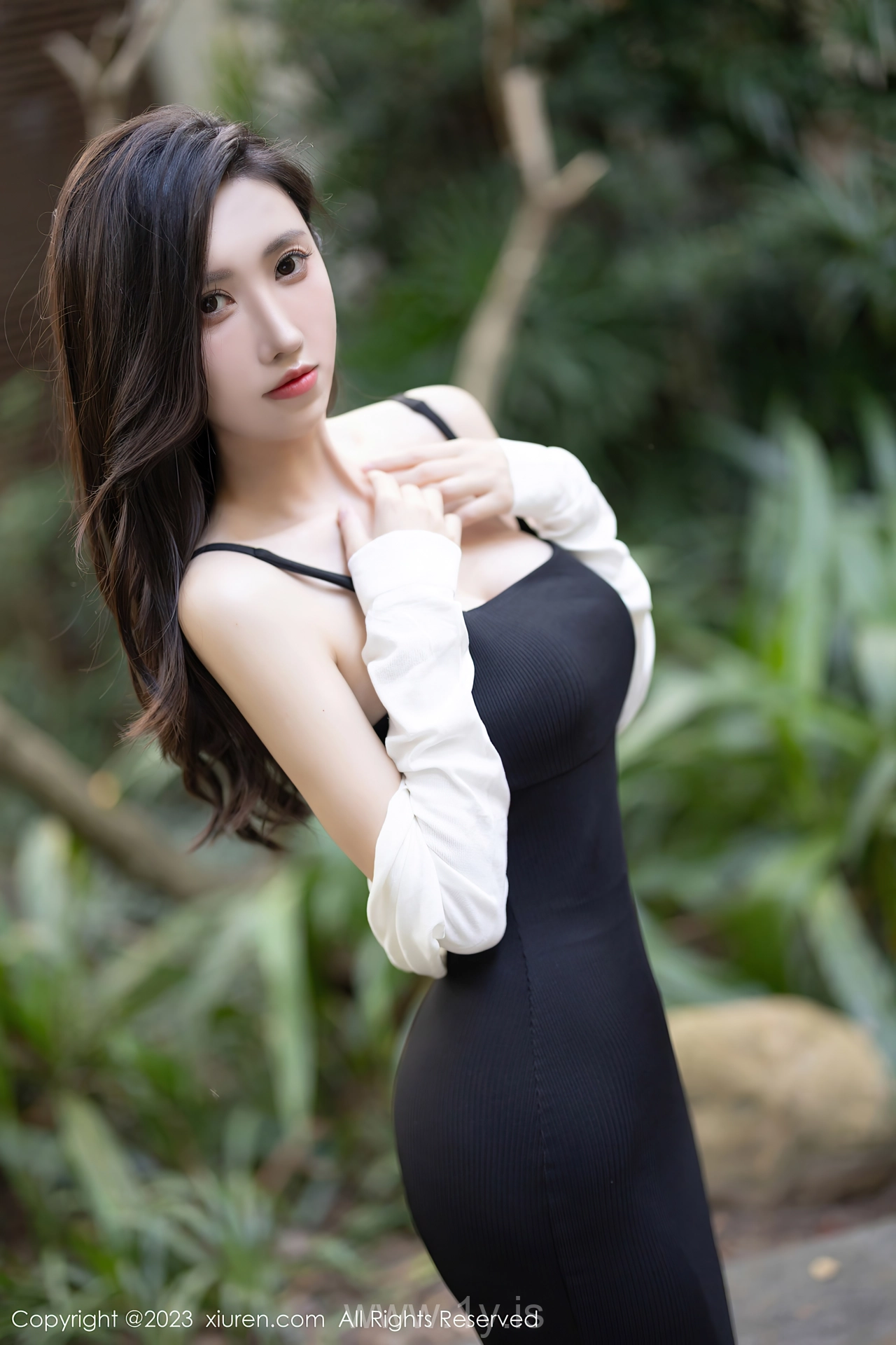XIUREN(秀人网) No.7830 Fashionable & Delightful Chinese Charmer 章芃芃