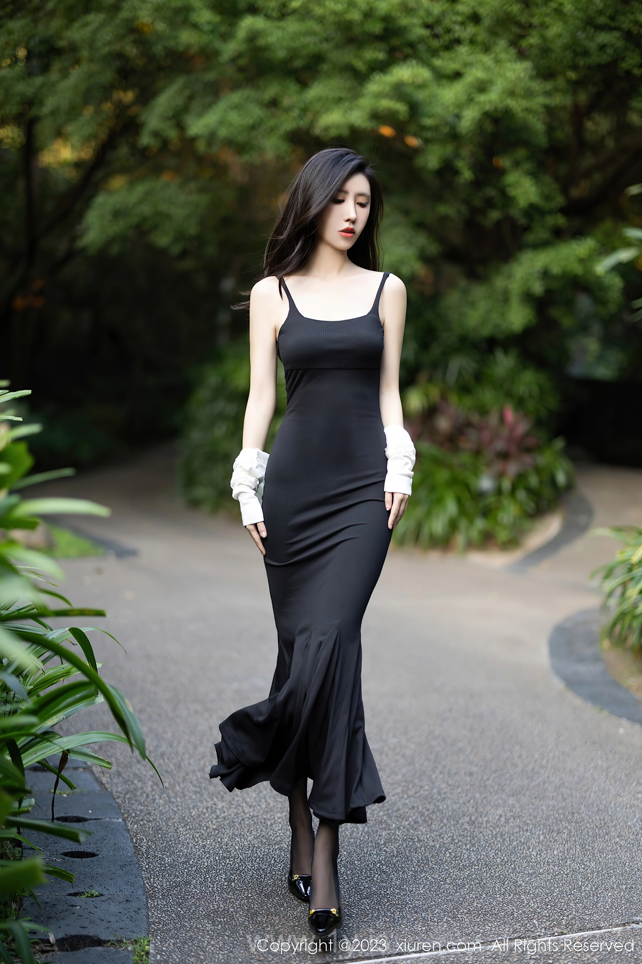 XIUREN(秀人网) No.7830 Fashionable & Delightful Chinese Charmer 章芃芃