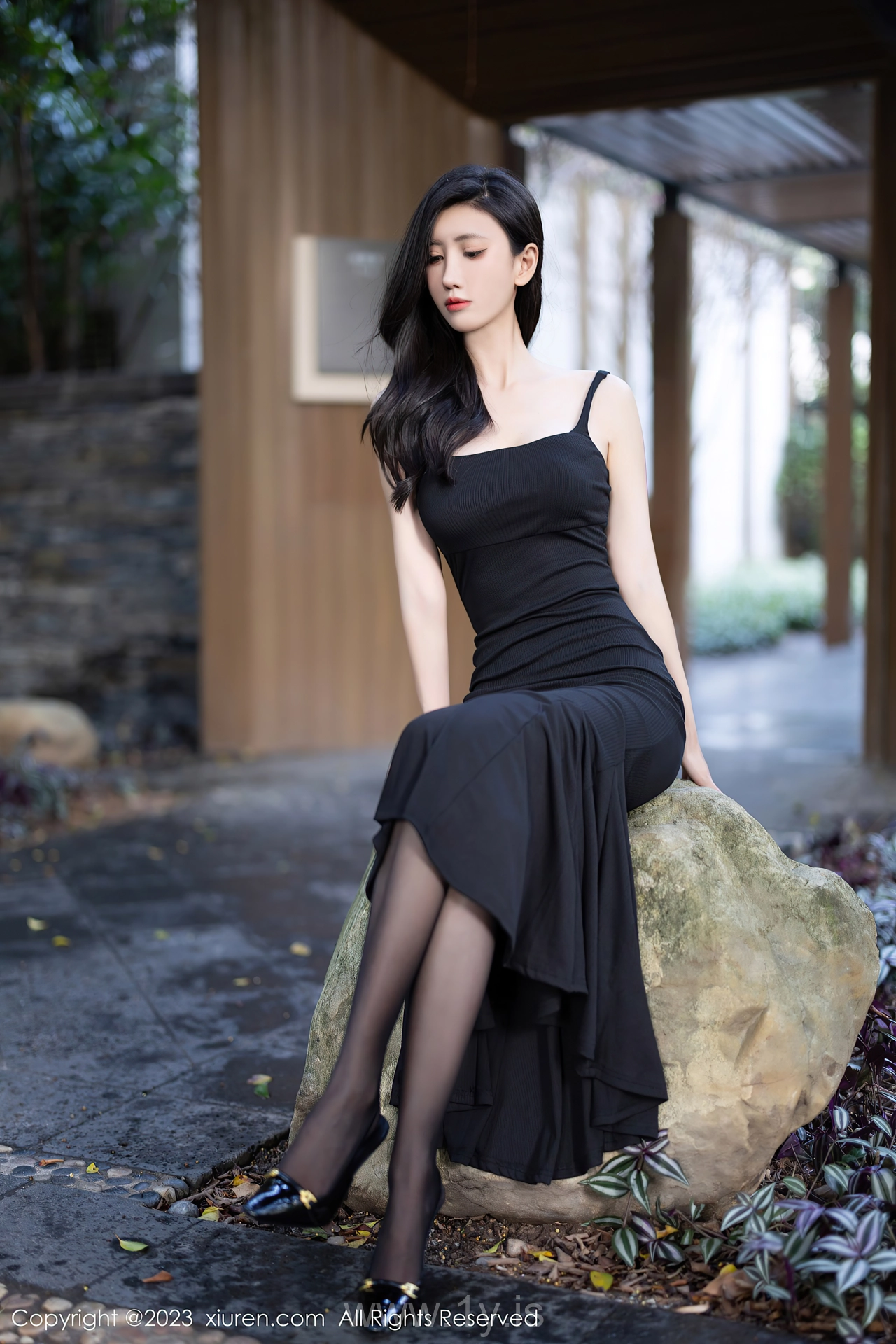XIUREN(秀人网) No.7830 Fashionable & Delightful Chinese Charmer 章芃芃