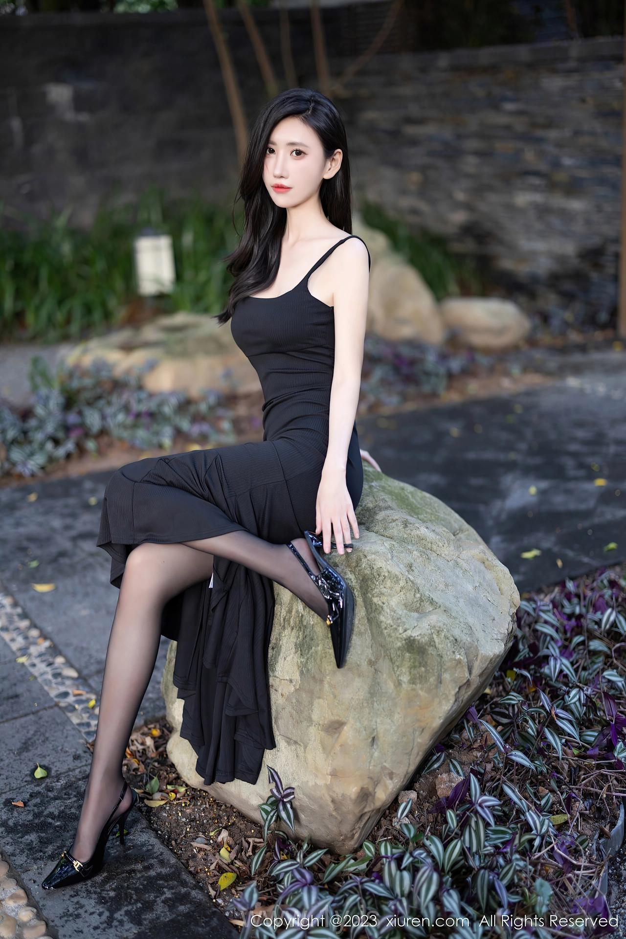 XIUREN(秀人网) No.7830 Fashionable & Delightful Chinese Charmer 章芃芃