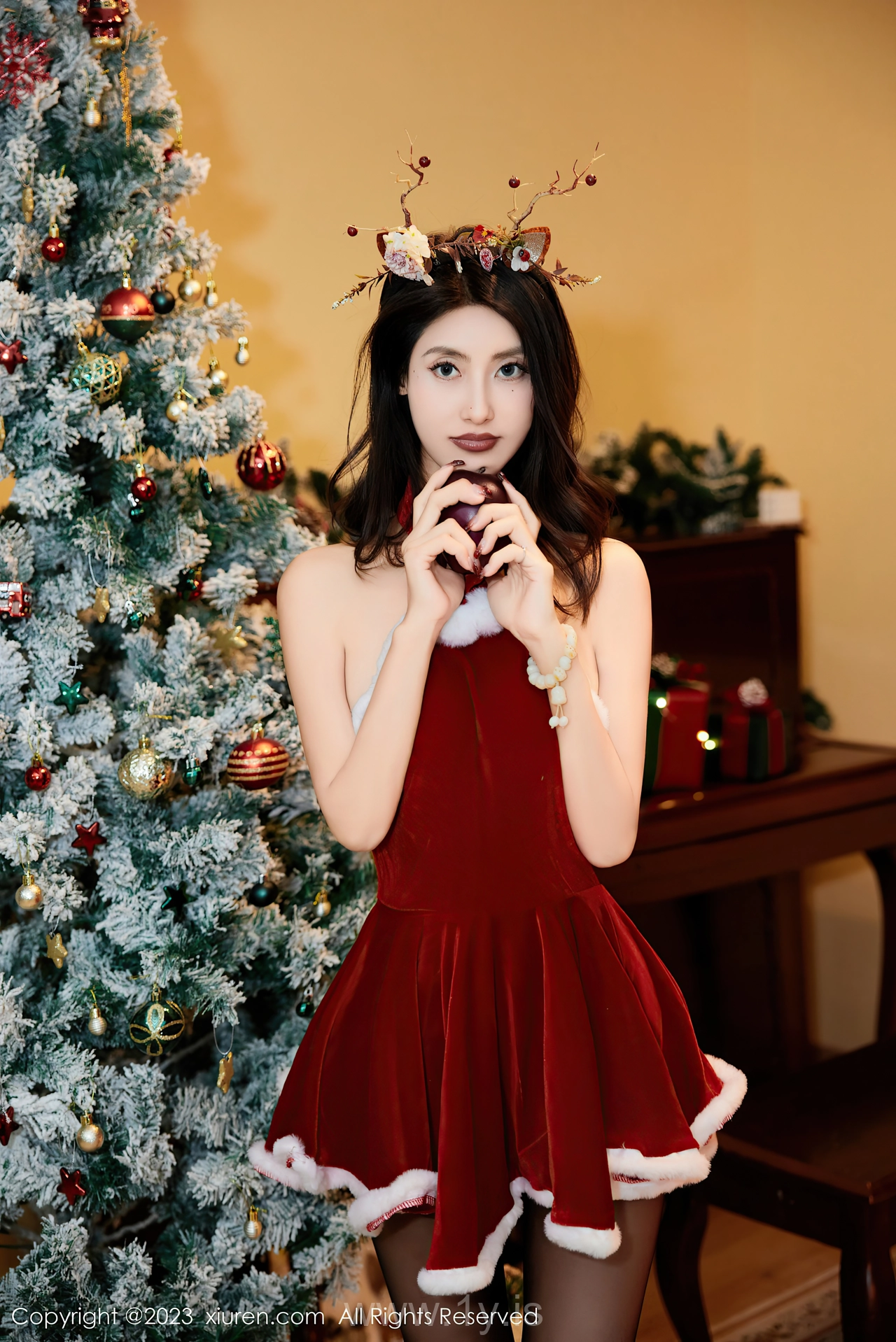 XIUREN(秀人网) No.7842 Tempting & Sparkling Asian Siren lingyu69