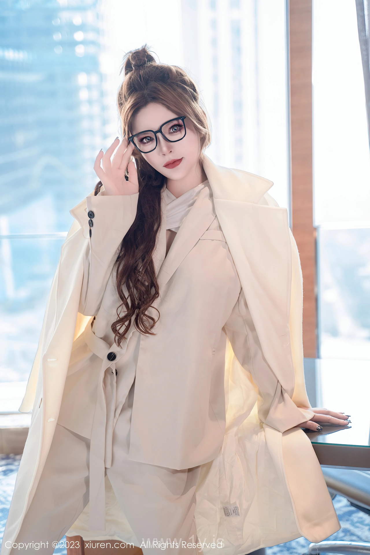 XIUREN(秀人网) No.7865 Fair & Captivating Asian Femme fatale 伊丽莎有点白