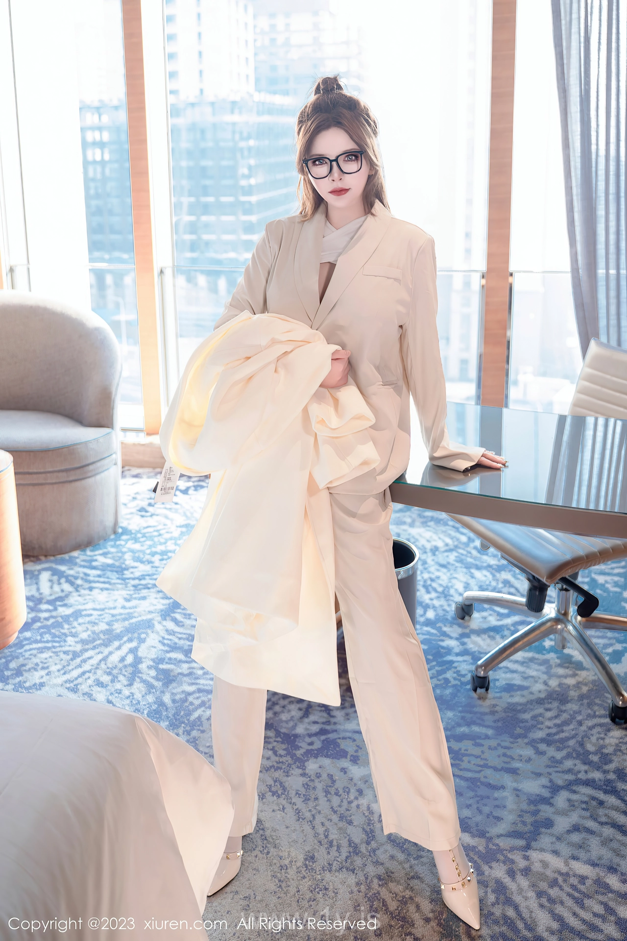 XIUREN(秀人网) No.7865 Fair & Captivating Asian Femme fatale 伊丽莎有点白