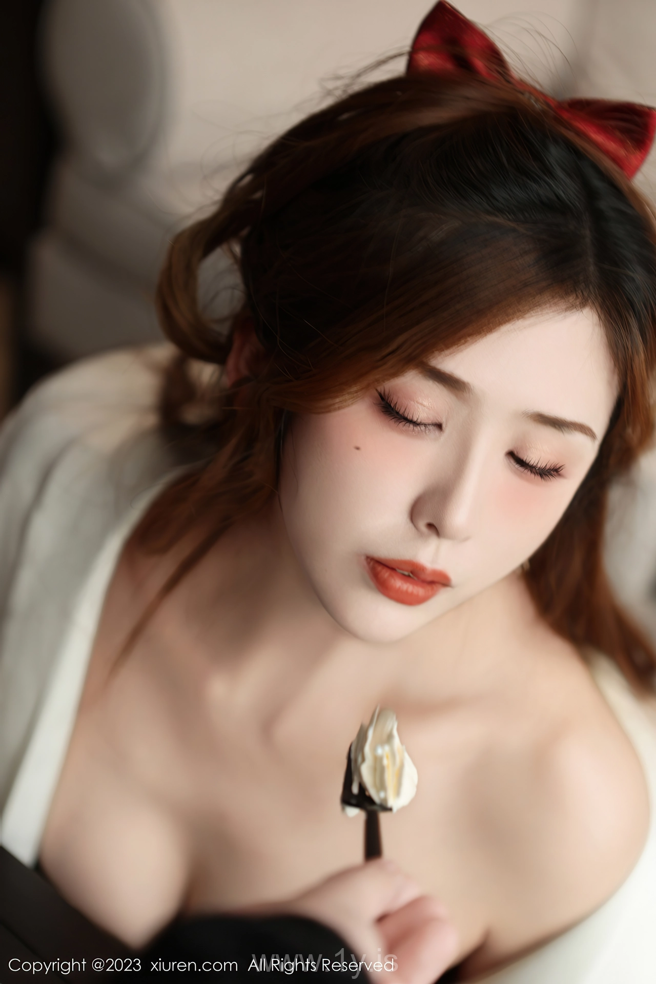 XIUREN(秀人网) No.7872 Tempting & Breathtaking Chinese Babe 月野兔美妞