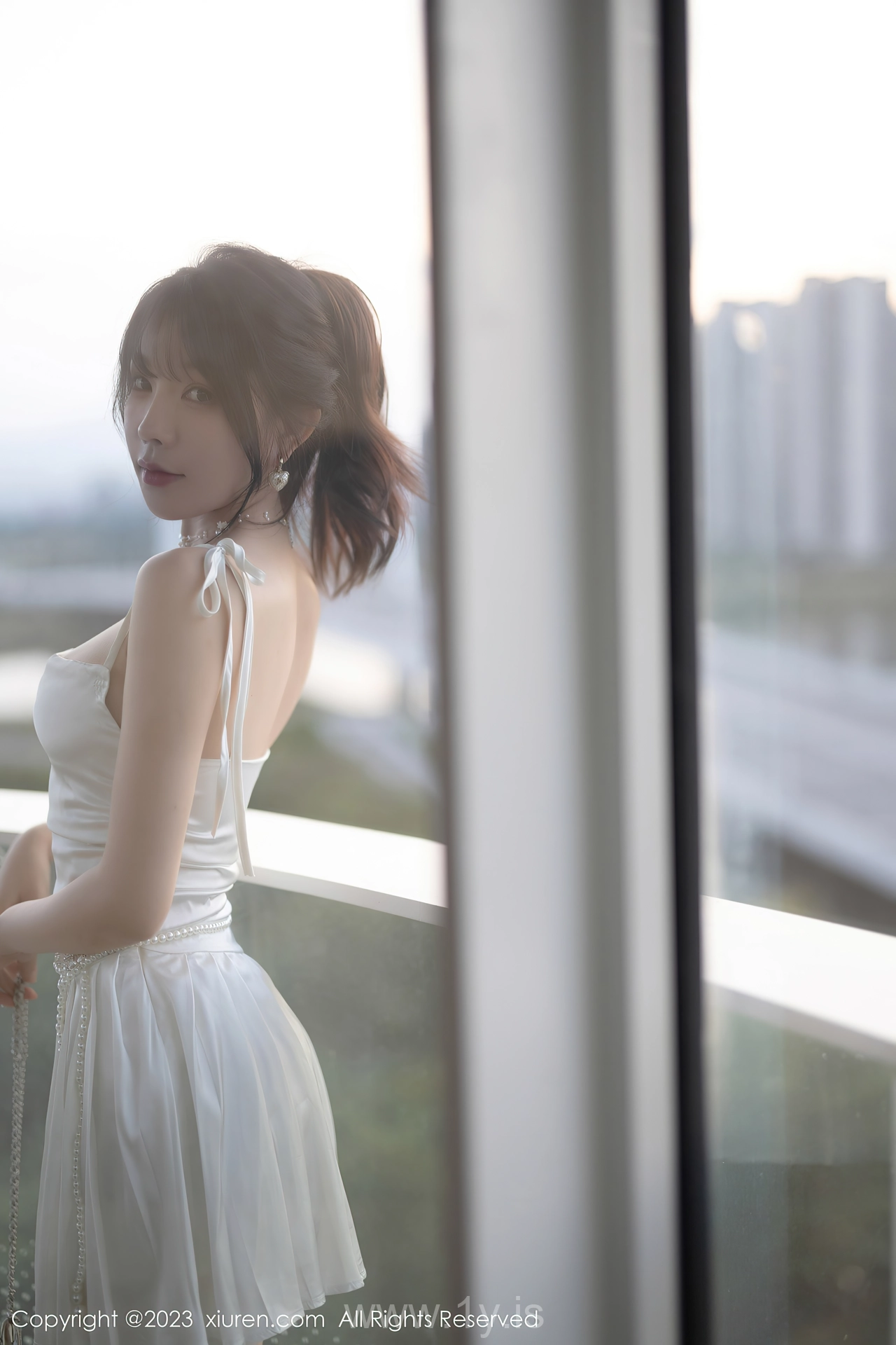 XIUREN(秀人网) No.7889 Fashionable & Innocent Asian Starlet 徐莉芝Booty